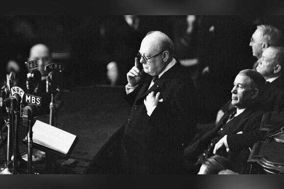 וינסטון צ'רצ'יל. | איי.פי