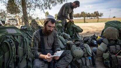 חיילים לפני כניסה ללחימה ברצועת עזה. | יונתן זינדל, פלאש 90