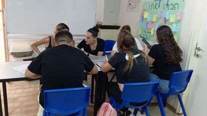 תלמידים בתיכון של רשת אמי"ת במלון לאונרדו אין בים המלח. | דוד דביר