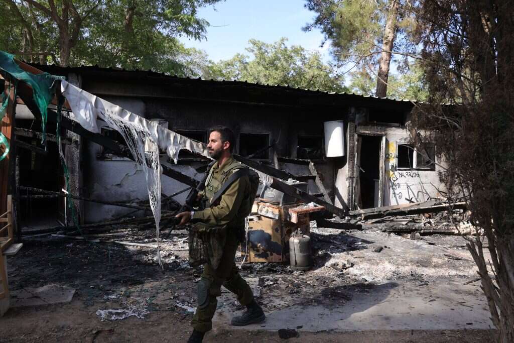 הכפר הפך לחמ"ל המחבלים. ההריסות בניר־עוז. | אי.פי.איי