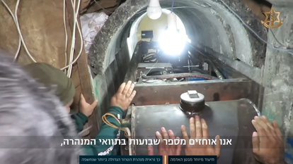 תיעוד בניית מנהרת טרור של חמאס בעזה. משמאל: | דובר צה"ל