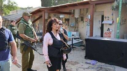 דרשן־לייטנר בסיור בקיבוץ בארי. | ארגון שורת הדין