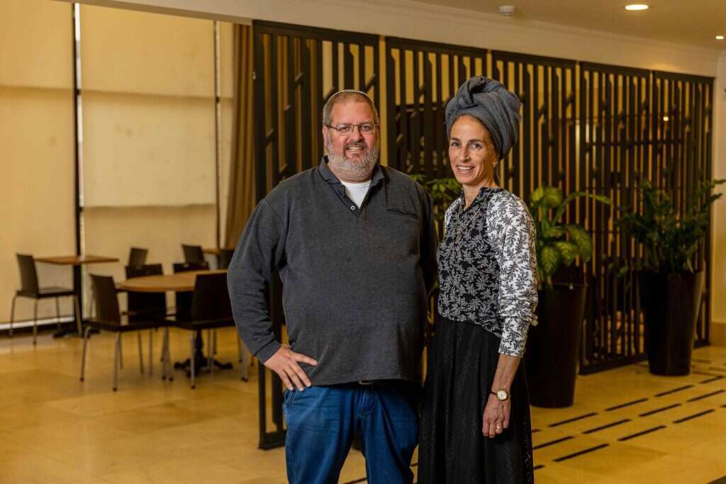 לפגוש מקרוב את החברה הישראלית. חוי ויקי כהן. | נעמה שטרן