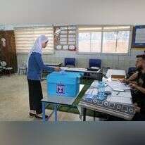 ערבים ישראלים מצביעים בקלפי במע'אר. | ג'מאל עוואד, פלאש90