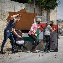 יידוי אבנים אילוסטרציה. | נאסר אישטח, פלאש 90