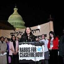 אלכסנדריה אוקזיו-קורטז בהפגנה נגד ישראל בוושינגטון. | AFP