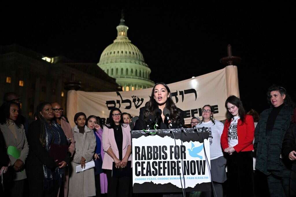 אלכסנדריה אוקזיו-קורטז בהפגנה נגד ישראל בוושינגטון. | AFP