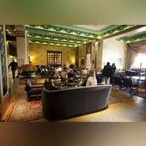 לובי בית מלון בירושלים. | משה שי, פלאש 90