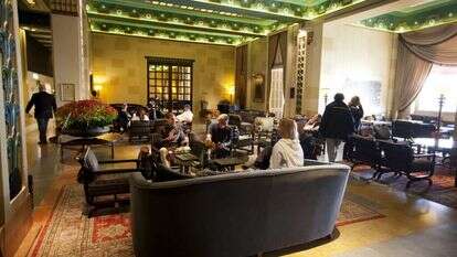 לובי בית מלון בירושלים. | משה שי, פלאש 90