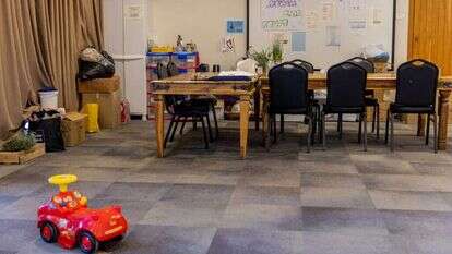 אחד ממלונות המפונים. | נעמה שטרן