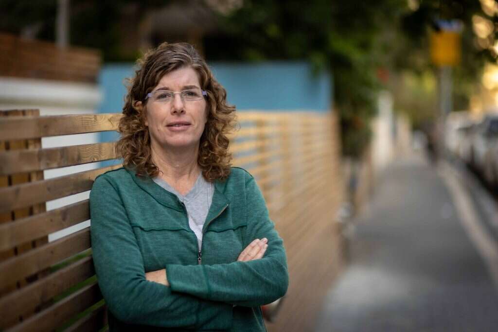 זה הולך להיות סיפור ארוך. בת–ארז יוגב. | אריק סולטן