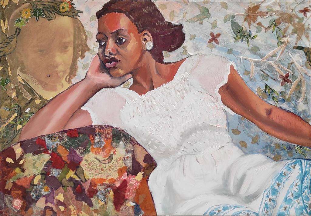 מצליחה לשרטט דמויות מוחשיות להפליא ומערכות יחסים מלאות מורכבות ויופי. חוה אפשטיין, "זיכרון ילדות", שמן ופיסות נייר על בד, 2017