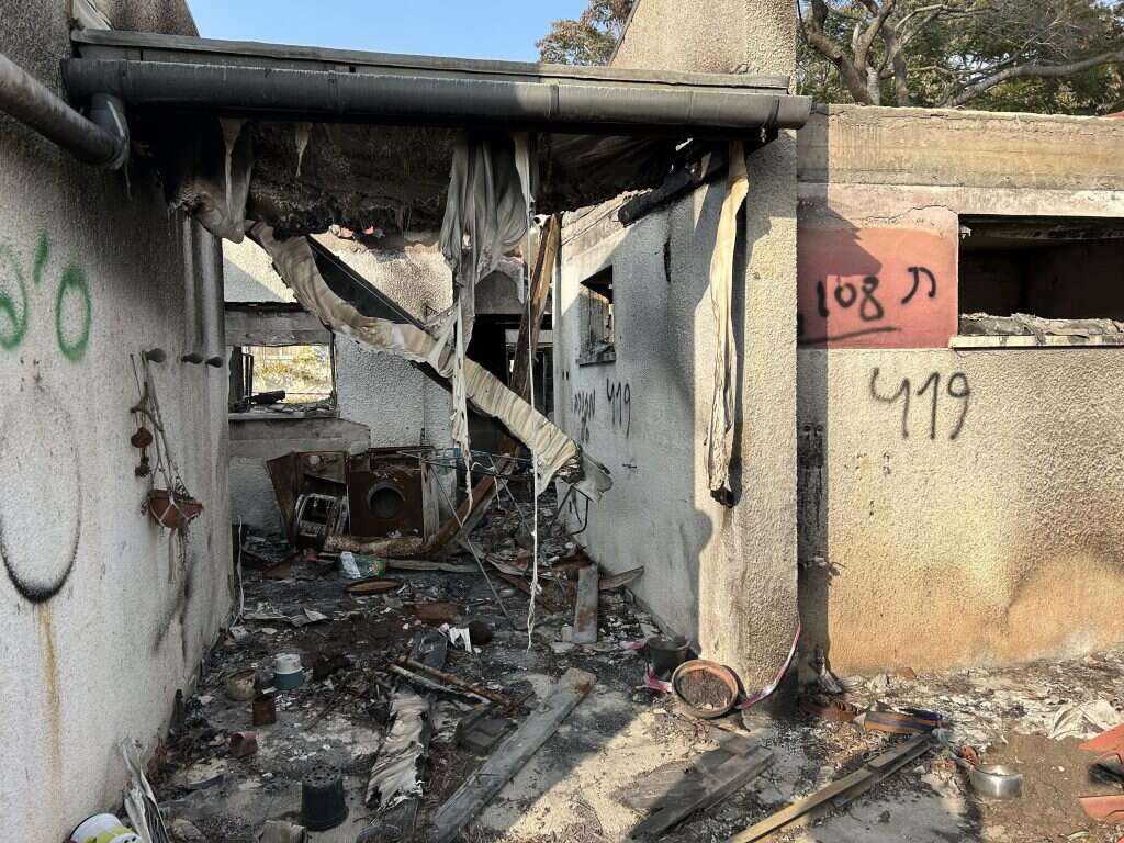 בית הרוס בבארי. | אורלי גולקלנג