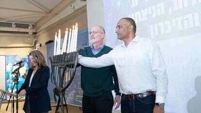 תא"ל דדי שמחי (ימין) וד"ר יחיאל לייטר תא"ל דדי שמחי (ימין) וד"ר יחיאל לייטר