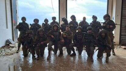 "כל אחד מהם כאן התמונה נכנס לי ונחרט לי עמוק בלב". המחלקה של דביר