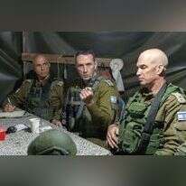 הרמטכ"ל עם אלוף אורי גורדין ומפקד אוגדה 210, תת-אלוף ציון רצון. | דובר צה"ל