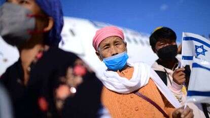 בני קהילת בני מנשה נוחתים בנתב"ג, 2021. | תומר נויברג, פלאש 90 בני קהילת בני מנשה נוחתים בנתב"ג, 2021. | תומר נויברג, פלאש 90