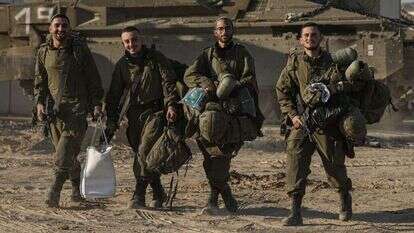 התקווה שהחיילים שיחזרו משדות הקרב ילמדו בינה את החברה הישראלית צפויה להתבדות. חיילים בגבול עזה. | פלאש 90