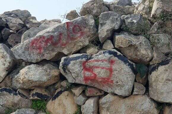 השחתת מתחם מזבח יהושע בן נון בהר עיבל. | מאבק על כל דונם השחתת מתחם מזבח יהושע בן נון בהר עיבל. | מאבק על כל דונם