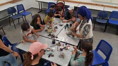 פעילות לתלמידים מפונים בישיבת בנ"ע אורות יהודה. | דוברות יב"ע