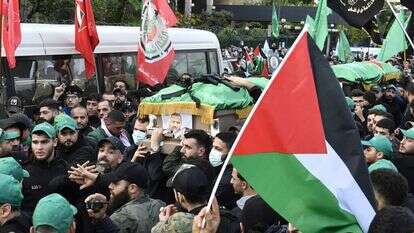 הלווייתו של סאלח אל־עארורי, השבוע. | EPA