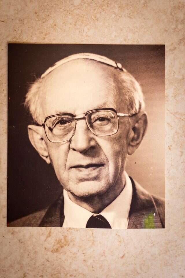 "פשוט היינו דתיים". משה אריה קורץ. | מתוך האוסף המשפחתי