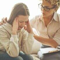 שיח מעורר אתגר מייצר התמודדות וחוסן. אילוסטרציה: שאטרסטוק