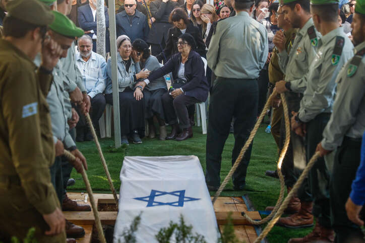 הלווייתו של רועי יוחאי יוסף מרדכי, שנפל בקרב בעזה. | מרים אלסטר, פלאש 90