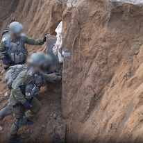 צוות הקרב של חטיבת הנח"ל ליד פיר הכניסה למנהרת הטרור. | דובר צה"ל