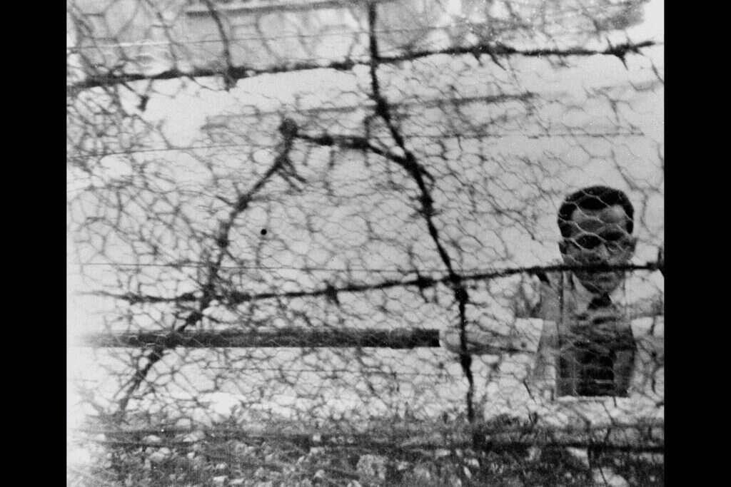 אב"א אחימאיר מאחורי סורגי הכלא. | לע"מ