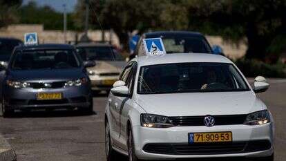 שיעורי נהיגה בירושלים, לרכבים המצולמים אין קשר לכתבה. | יונתן זינדל, פלאש 90