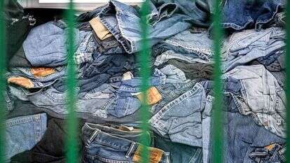 ערימת ג'ינס יד שנייה. | AFP