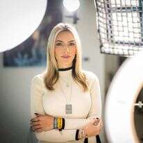 אמילי אוסטין. | שחר עזרן