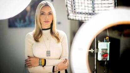 אמילי אוסטין. | שחר עזרן אמילי אוסטין. | שחר עזרן