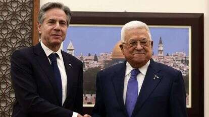 מזכיר המדינה האמריקני אנתוני בלינקן ויו"ר הרשות הפלסטינית אבו מאזן ברמאללה. | Jaafar Ashtiyeh, AP מזכיר המדינה האמריקני אנתוני בלינקן ויו"ר הרשות הפלסטינית אבו מאזן ברמאללה. | Jaafar Ashtiyeh, AP