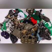 מדים, נעליים, מימיות ודגלי חמאס. | אריק סולטן