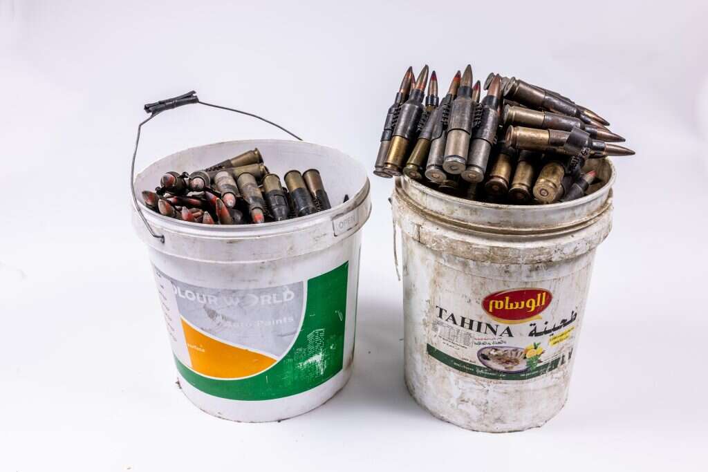 דליי טחינה וצבע עמוסים בכדורים. | אריק סולטן