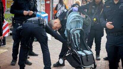 השוטרים בזירת הרצח בלוד, בה נרצח הפעוט בן השנתיים. | יהונתן שאול, פלאש 90