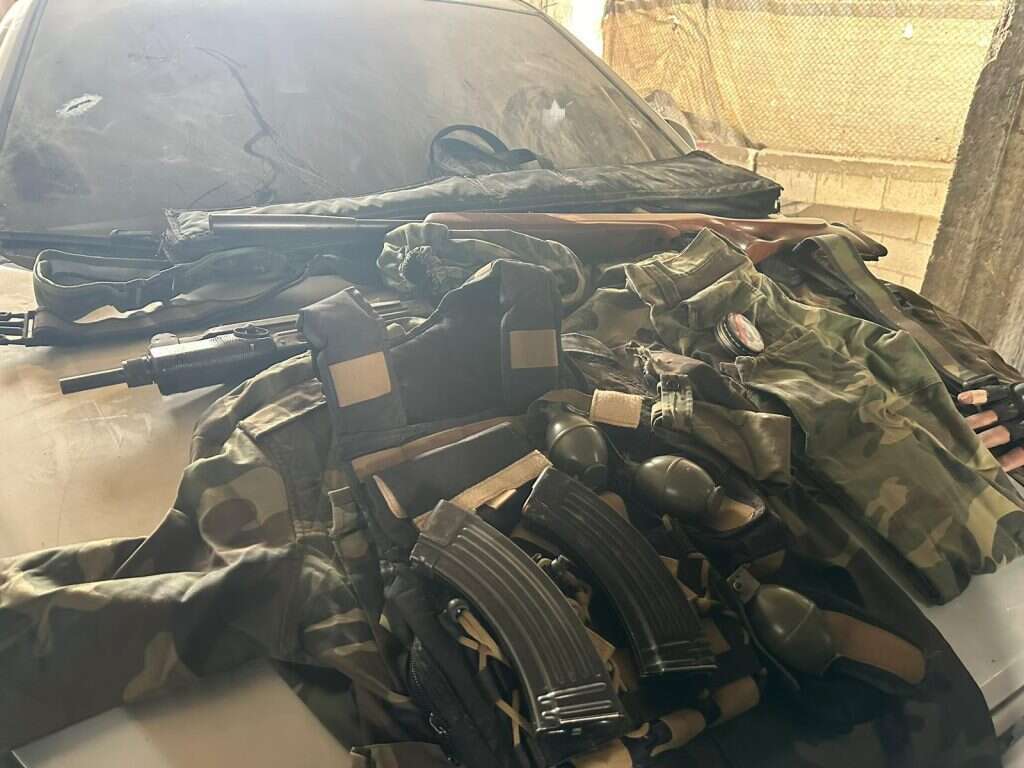 האמל"ח שמצאו הלוחמים בבית המחבל. | דובר צה"ל האמל"ח שמצאו הלוחמים בבית המחבל. | דובר צה"ל