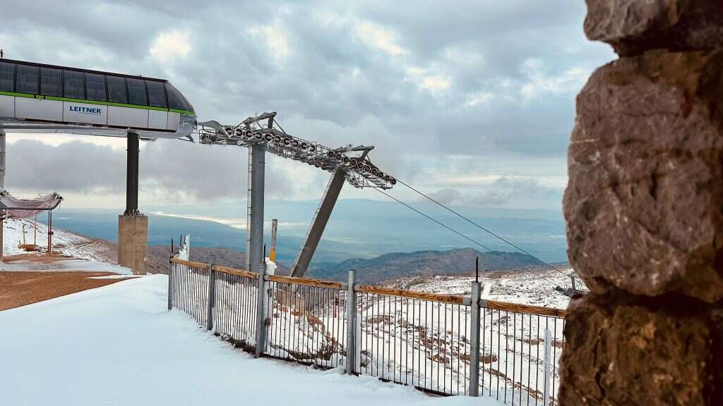 שלג במפלס העליון של אתר החרמון. | אתר החרמון