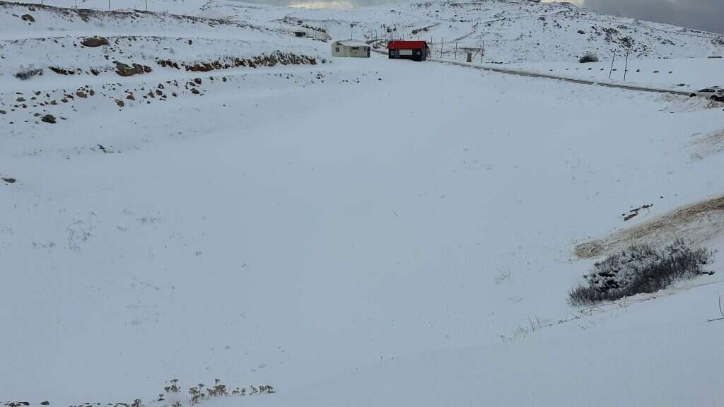 שלג במפלס העליון של אתר החרמון. | אתר החרמון