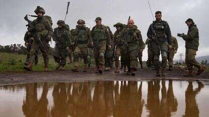 אלוף פיקוד הצפון אורי גורדין בתרגיל חטיבתי בצפון, לצידו אל"מ יניב מלכה. | דובר צה"ל אלוף פיקוד הצפון אורי גורדין בתרגיל חטיבתי בצפון, לצידו אל"מ יניב מלכה. | דובר צה"ל