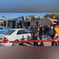 החנות בנתיבות שנפגעה מהרקטה. | דוברות המשטרה