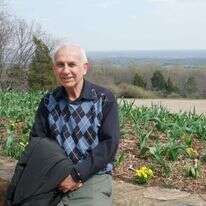 אהוד לוז. "אי אפשר להגיע לאנשים צעירים בלי אופק רחב". | מהאלבום המשפחתי