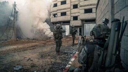 אתגר ששום צבא לא נתקל בו מעולם. לוחמי צה"ל ברצועת עזה, השבוע. | דובר צה"ל