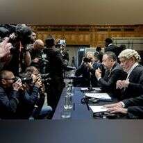 נציגי מדינת ישראל בבית הדין בהאג, בשבוע שעבר. יושבים (מימין): מלקולם שואו, טל בקר. | אי.פי.איי