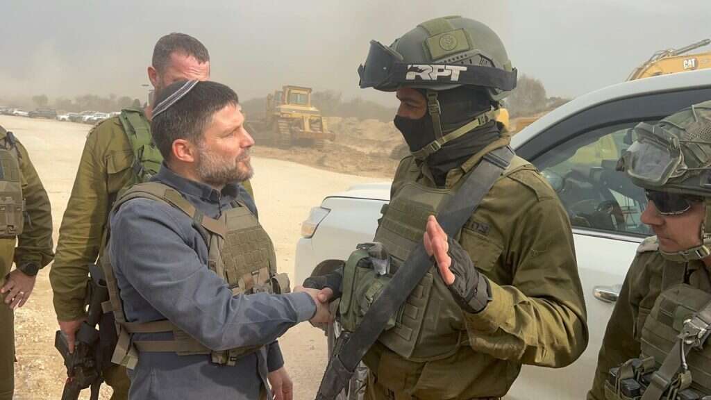 סמוטריץ' עם כוחות צה"ל בעזה