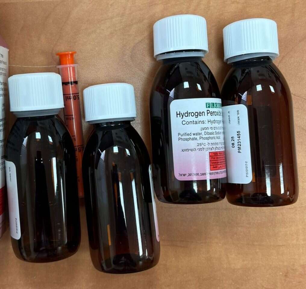 החומרים הכימיים איתם תכננו המחבלים להכין מטעני חבלה לשם ביצוע הפיגוע. | דוברות המשטרה