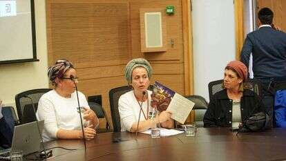 ספר לימוד בבתי הספר במערכת החינוך הפלסטינית מוצג בדיון בכנסת בדיון קודם | דני שם טוב, דוברות הכנסת