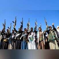 לוחמים חות'ים מפגינים בתימן. | AFP